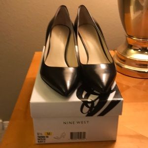 Nine West black leather pumps
